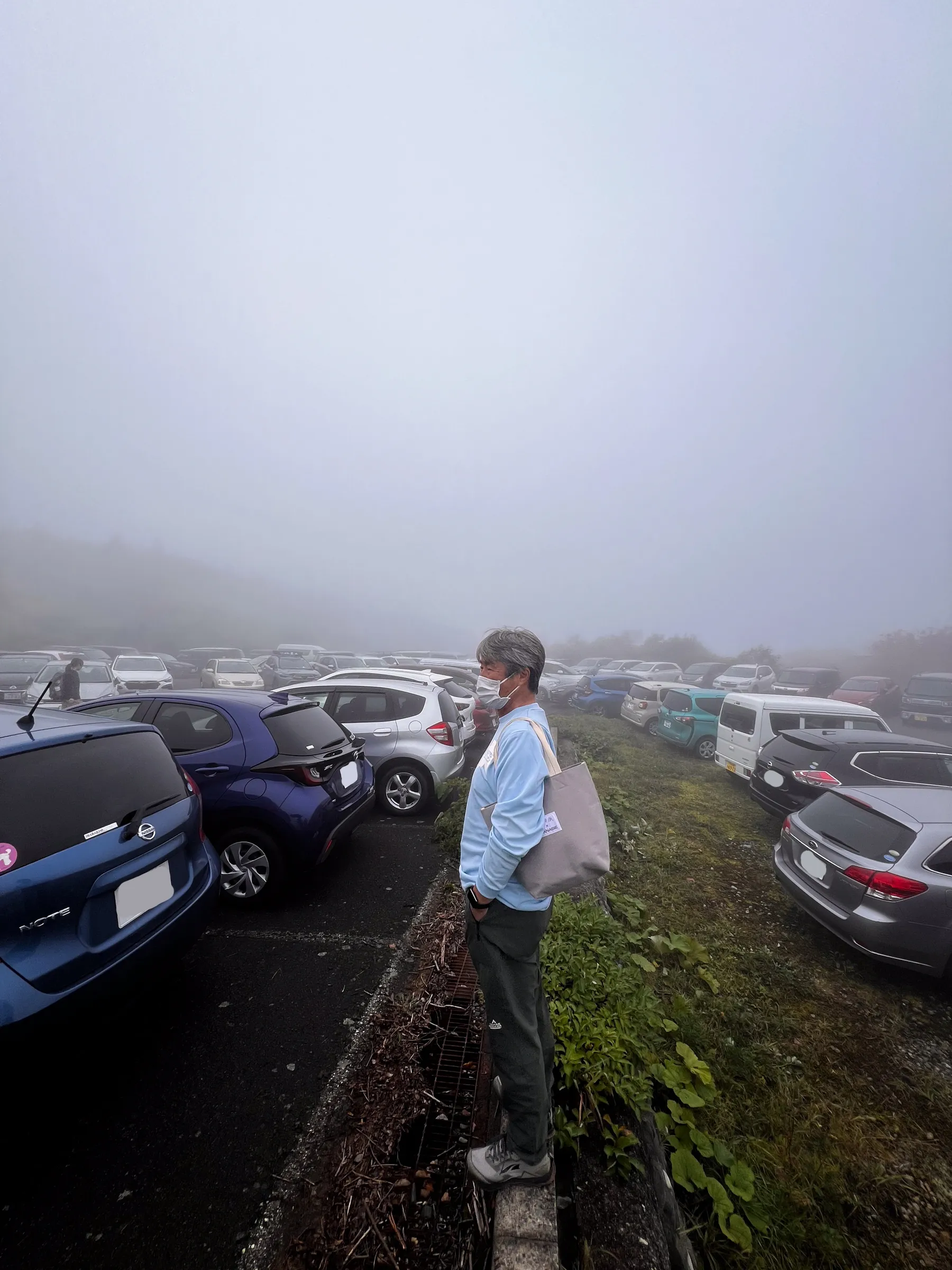 紅葉に染まる 東北・栗駒山 紅葉ハイキング