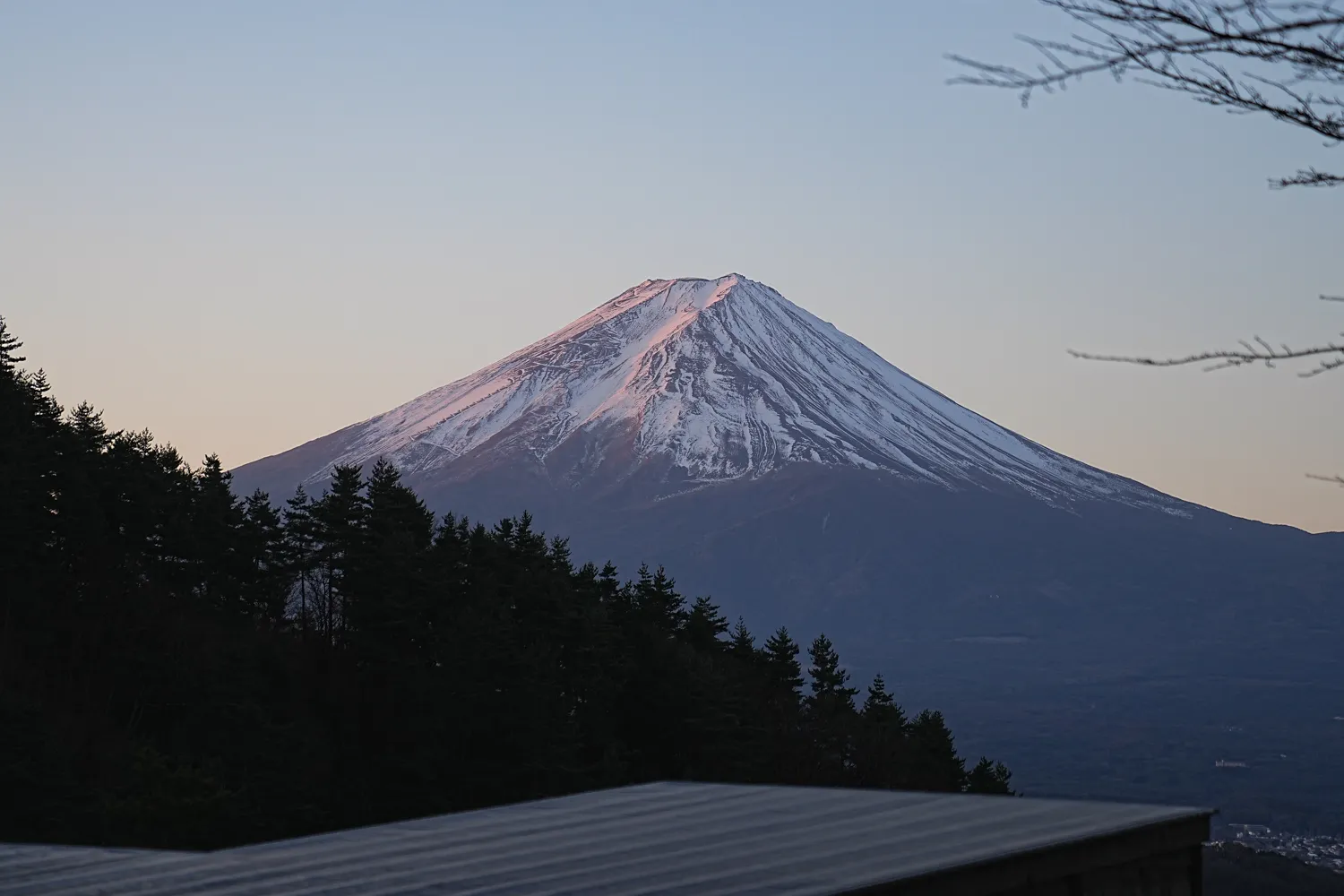 巨大な富士山を見に、山梨県 三ツ峠山へ