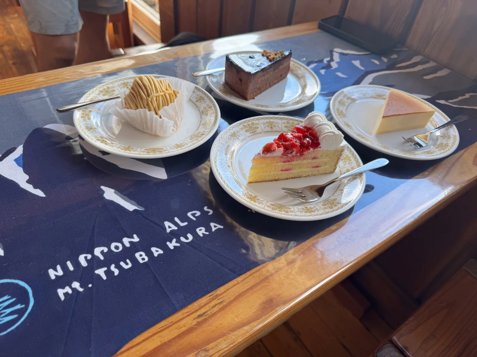日本屈指の人気の山「燕岳」にテント泊で登る