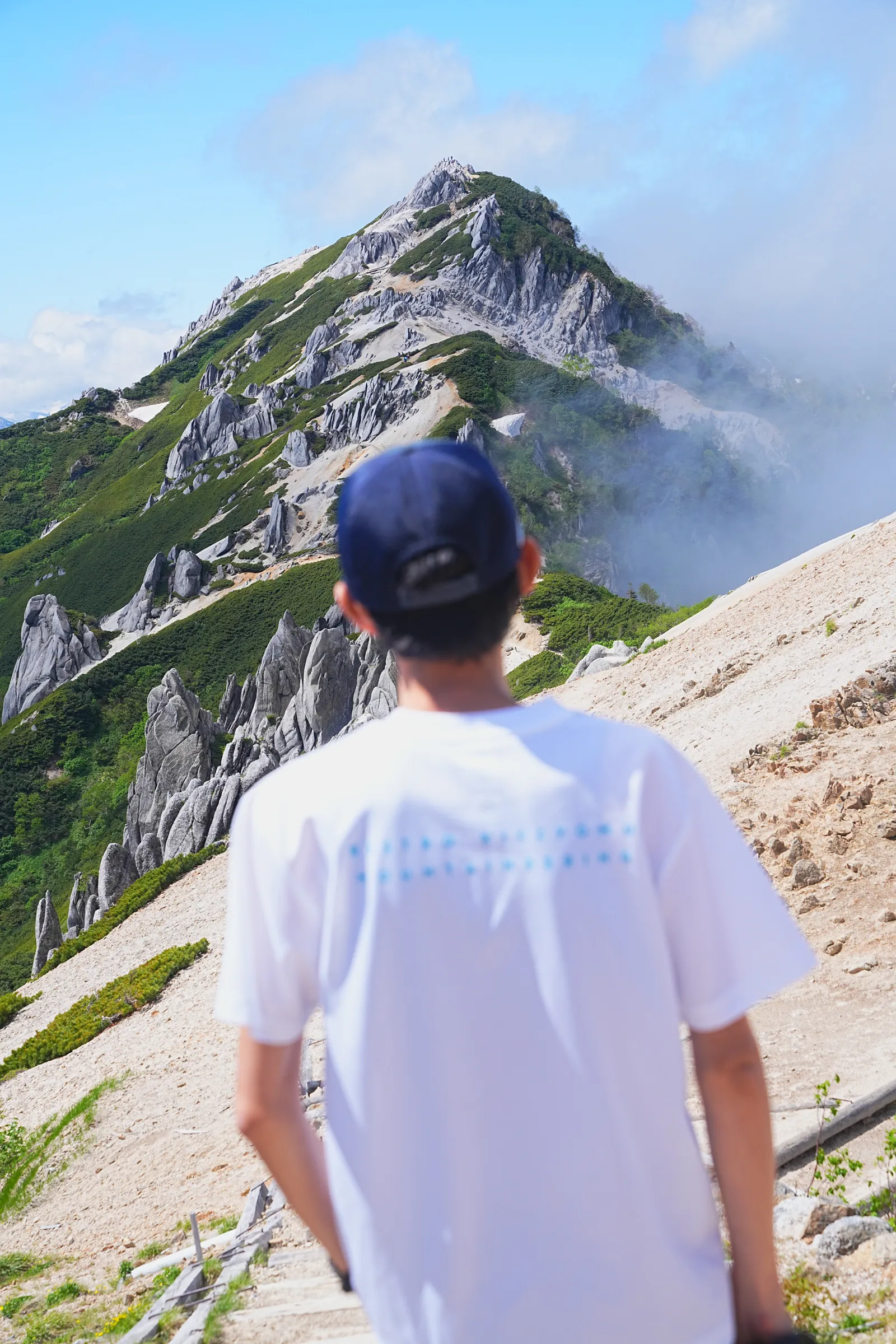 日本屈指の人気の山「燕岳」にテント泊で登る