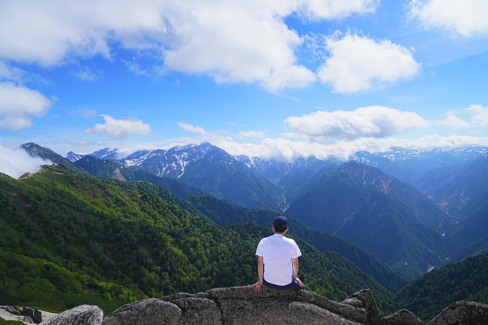 日本屈指の人気の山「燕岳」にテント泊で登る