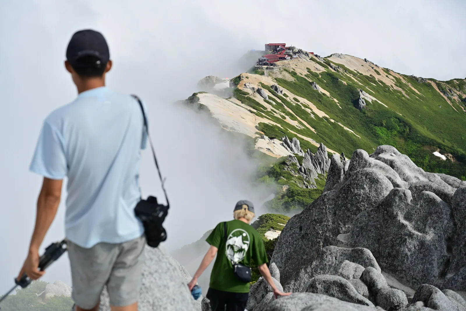 日本屈指の人気の山「燕岳」にテント泊で登る