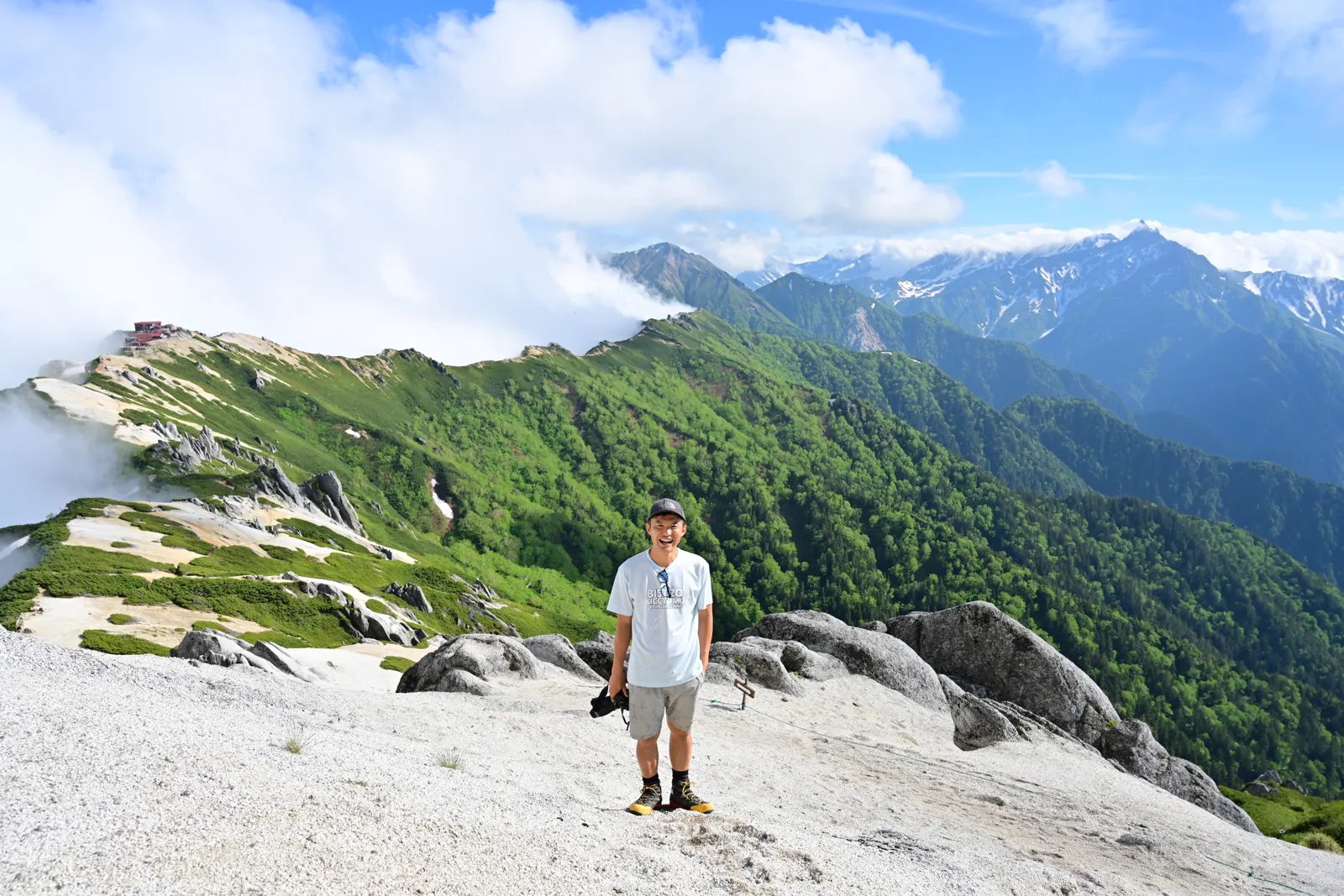 日本屈指の人気の山「燕岳」にテント泊で登る