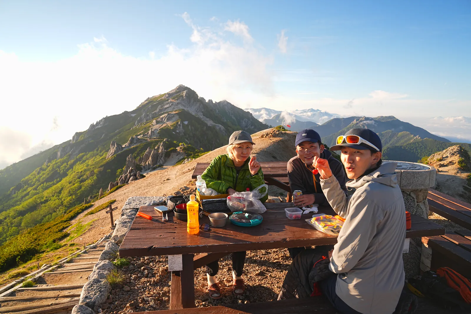 日本屈指の人気の山「燕岳」にテント泊で登る