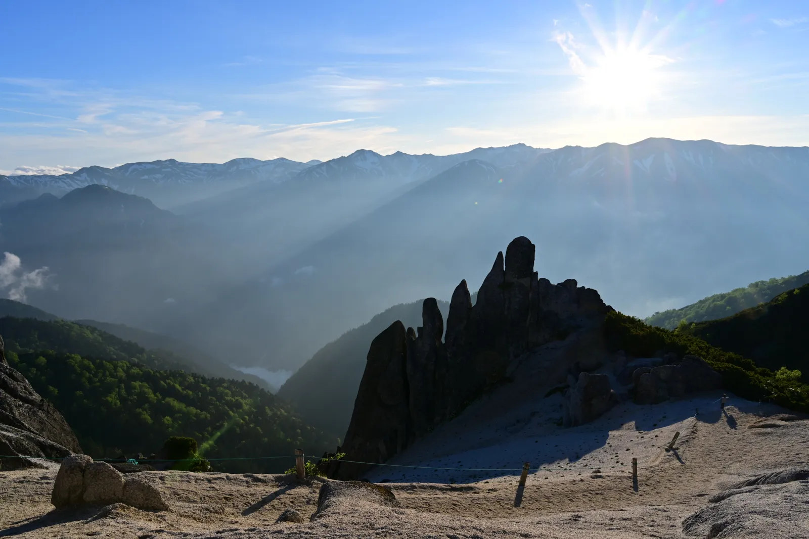 日本屈指の人気の山「燕岳」にテント泊で登る